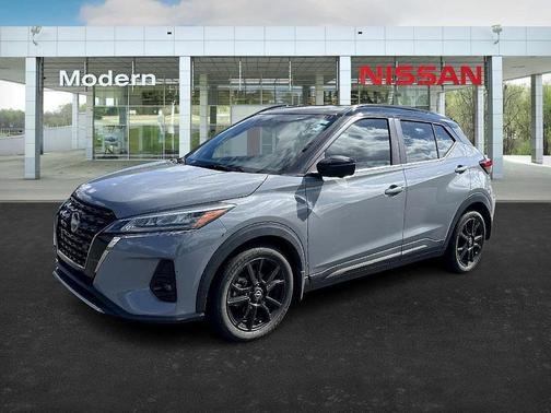 2022 Nissan Kicks SR