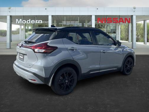 2022 Nissan Kicks SR