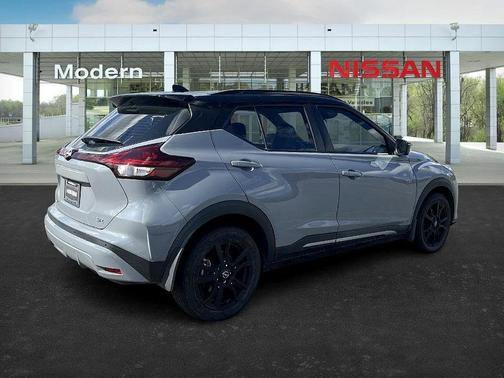 2022 Nissan Kicks SR
