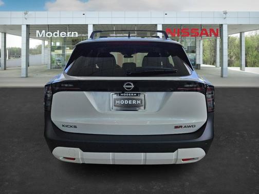 2026 Nissan Kicks SR