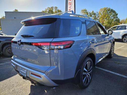 2025 Nissan Pathfinder Platinum