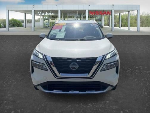 White 2023 Nissan Rogue Platinum