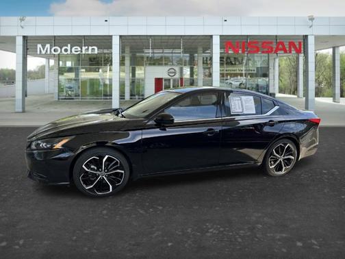 Black 2023 Nissan Altima 2.5 SR