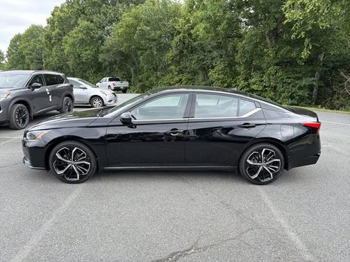 Black 2024 Nissan Altima 2.5 SR