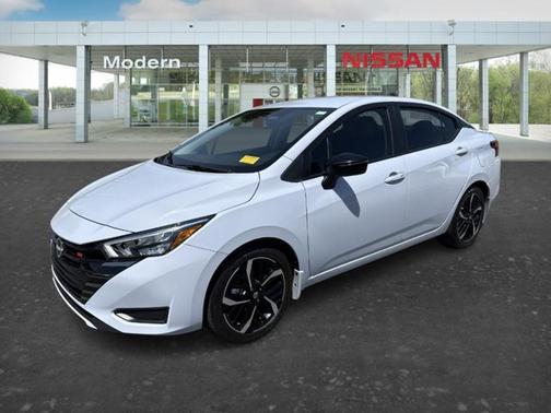 Gray Sky Pearl 2024 Nissan Versa 1.6 SR