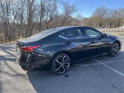 2025 Nissan Altima SR