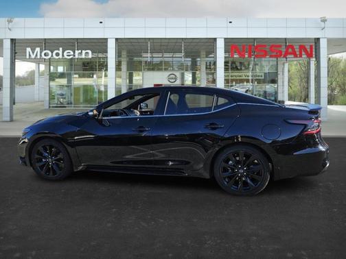 2023 Nissan Maxima SR