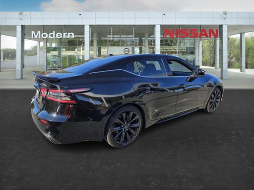 2023 Nissan Maxima SR