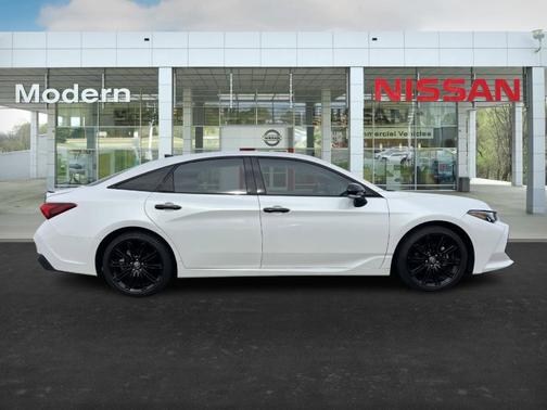 2022 Toyota Avalon Hybrid XSE Nightshade