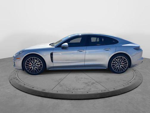 2022 Porsche Panamera 4S