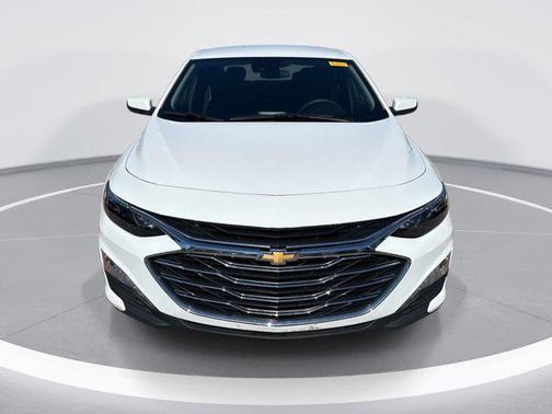 Summit White 2025 Chevrolet Malibu FWD 1LT