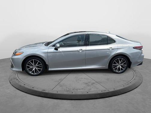 2022 Toyota Camry Hybrid XLE