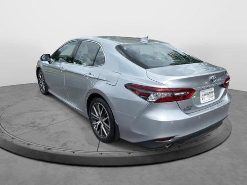 2022 Toyota Camry Hybrid XLE