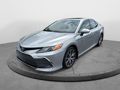2022 Toyota Camry Hybrid XLE