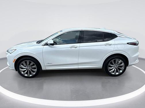 White Frost Tricoat 2026 Buick Envista Avenir FWD