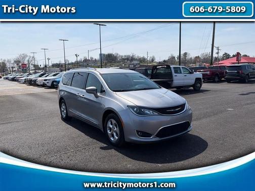 Silver 2017 Chrysler Pacifica Touring-L