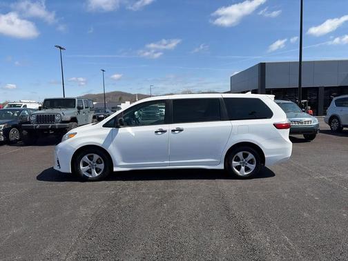 2019 Toyota Sienna SE