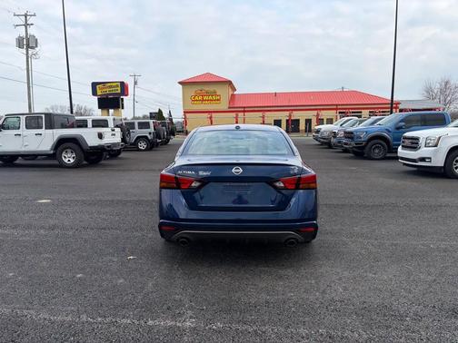 Blue 2021 Nissan Altima 2.5 SR Sedan