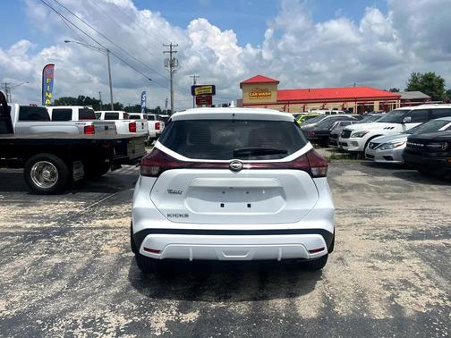 2022 Nissan Kicks S