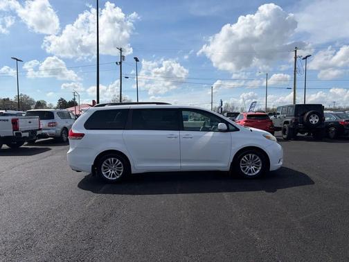 2014 Toyota Sienna XLE