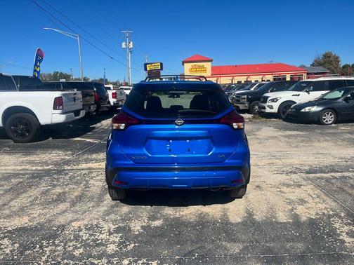 2023 Nissan Kicks SR