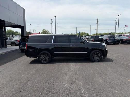 Black 2018 GMC Yukon XL Denali