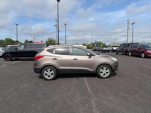 Tan 2011 Hyundai TUCSON GLS