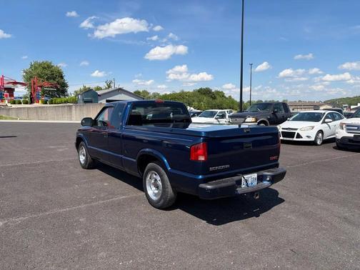 Blue 2001 GMC Sonoma Ext Cab 123'' WB SLS w/1SG Pkg