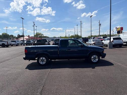 Blue 2001 GMC Sonoma Ext Cab 123'' WB SLS w/1SG Pkg