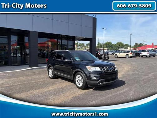Black 2016 Ford Explorer XLT