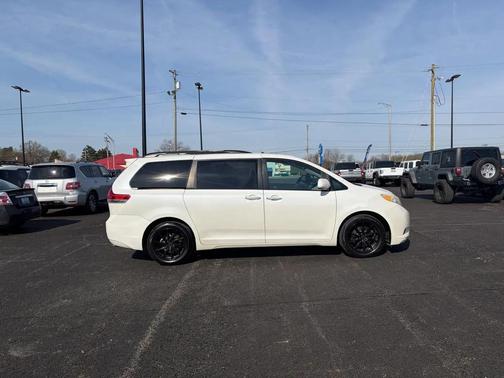 2012 Toyota Sienna XLE
