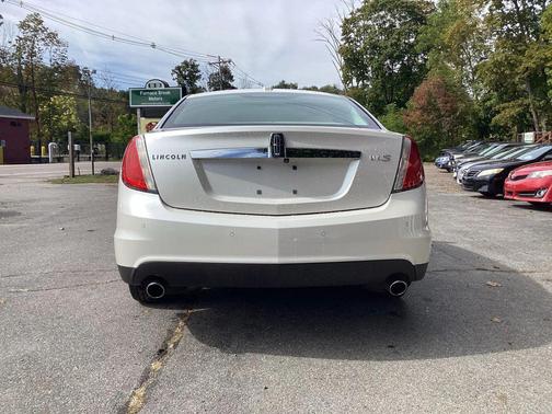 2010 Lincoln MKS Base