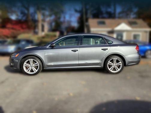 2015 Volkswagen Passat 1.8T Auto SE w/Sunroof & Nav
