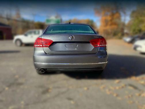 2015 Volkswagen Passat 1.8T Auto SE w/Sunroof & Nav