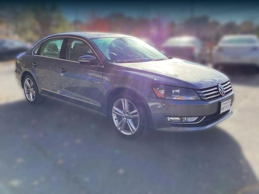 2015 Volkswagen Passat 1.8T Auto SE w/Sunroof & Nav