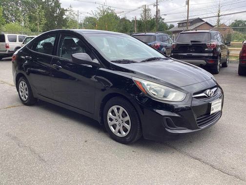 2012 Hyundai Accent SE