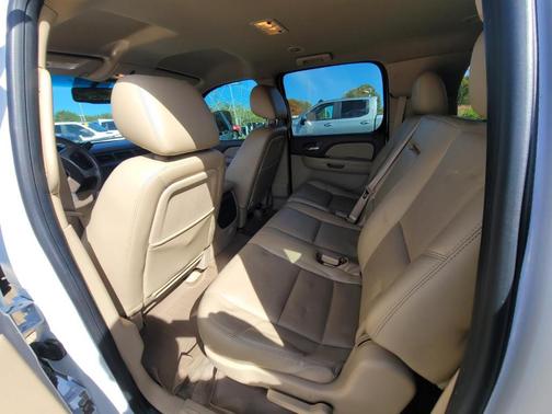 2011 GMC Yukon XL 2500 SLT