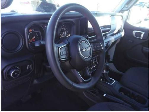 Bright White Clearcoat 2024 Jeep Wrangler Rubicon