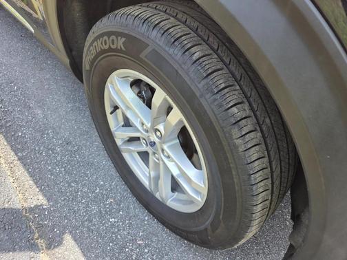 Agate Black Metallic 2023 Ford Explorer XLT