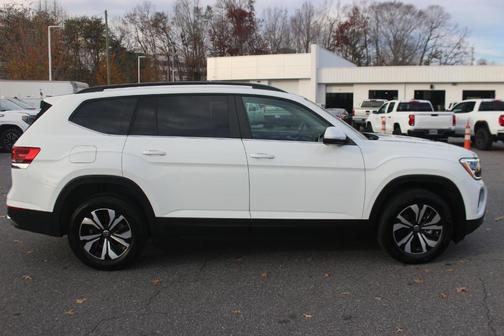 2024 Volkswagen Atlas 2.0T SE