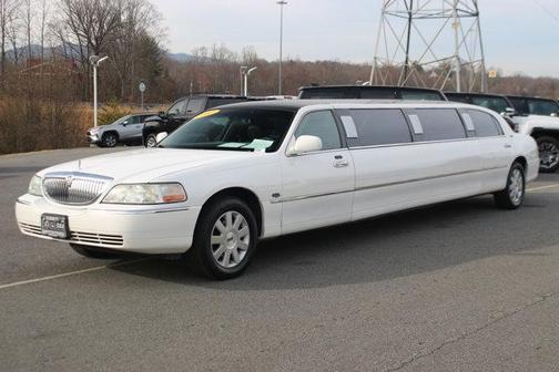 2003 Lincoln Town Car Executive