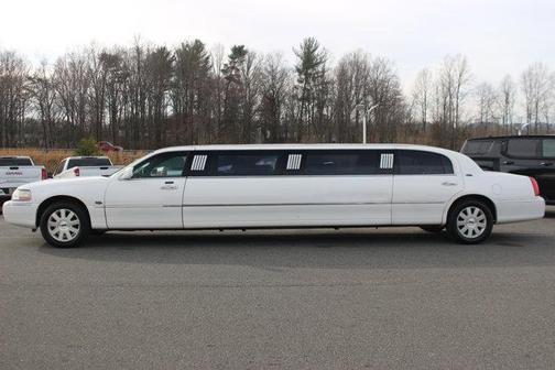 2003 Lincoln Town Car Executive