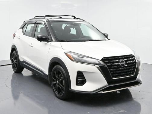 2022 Nissan Kicks SR