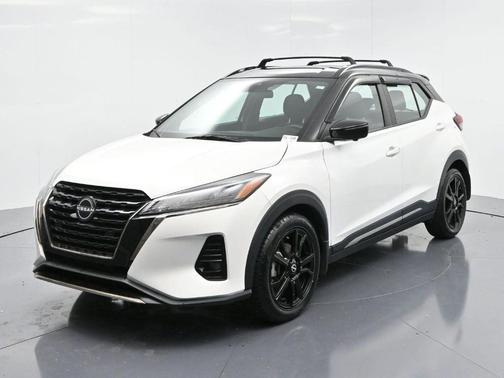 2022 Nissan Kicks SR