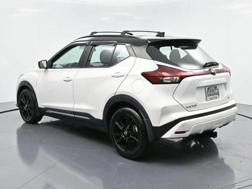2022 Nissan Kicks SR
