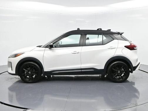 2022 Nissan Kicks SR