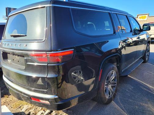 2024 Jeep Wagoneer L Base