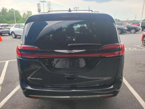 2022 Chrysler Pacifica Touring-L