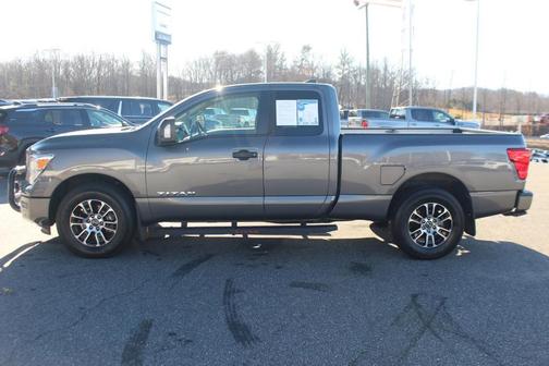 2024 Nissan Titan SV