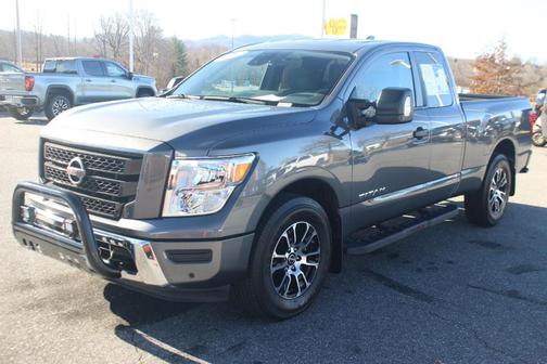 2024 Nissan Titan SV